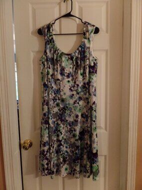 London Times Woman 18W Floral Print Casual Sleeveless Knee Length Dress Green